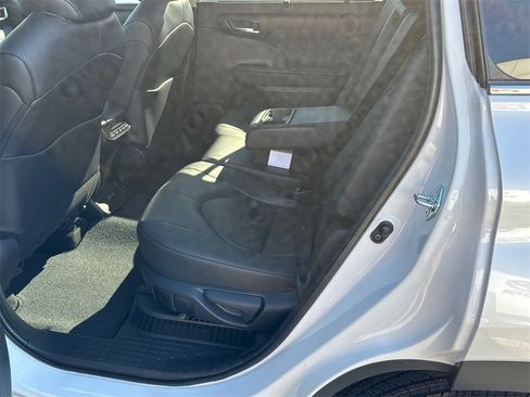 New 2025 Toyota Highlander XLE image 21