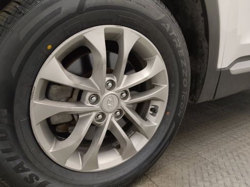 Used 2019 Hyundai Santa Fe SE image 31