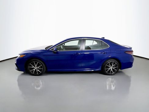 Used 2024 Toyota Camry SE FWD image 4