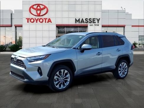 Used 2023 Toyota RAV4 XLE Premium image 7
