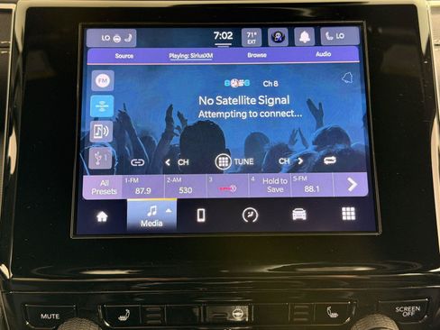 Used 2023 Jeep Grand Cherokee Altitude AWD/4WD image 38