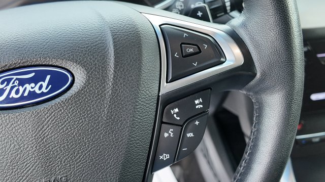 Used 2019 Ford Edge Titanium w/ Cold Weather Package AWD/4WD image 25