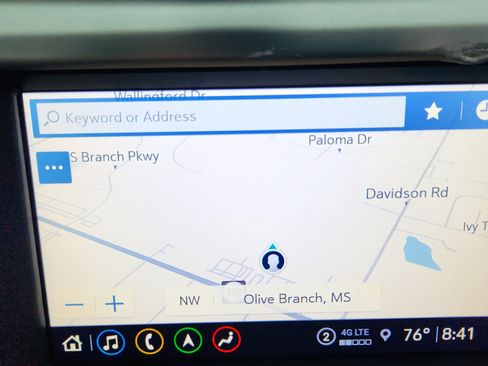 Used 2023 GMC Acadia SLT image 32