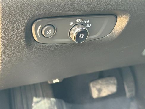 Used 2023 Chevrolet Traverse LT image 18