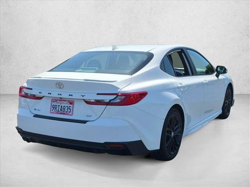 Used 2025 Toyota Camry SE w/ Convenience Package FWD image 5