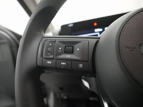 Certified 2025 Nissan Kicks SV image 17