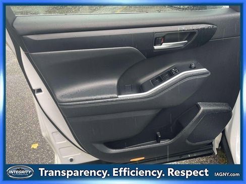 Certified 2022 Toyota Highlander XLE image 16
