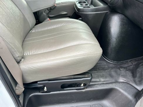 Used 2018 GMC Savana 2500 Extended image 15