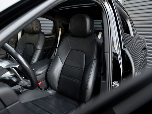 Certified 2022 Porsche Cayenne S AWD/4WD image 5