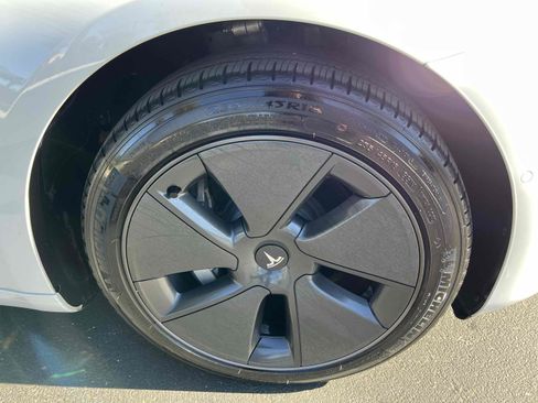 Used 2021 Tesla Model 3 Standard Range Plus image 65
