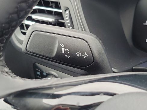 Used 2024 Ford Escape SE image 16