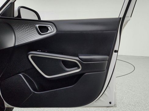 Used 2023 Kia Soul LX w/ Option Group 015 FWD image 25