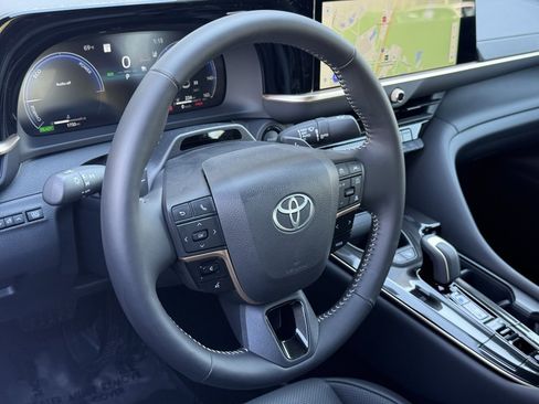 Used 2026 Toyota Crown Platinum image 16