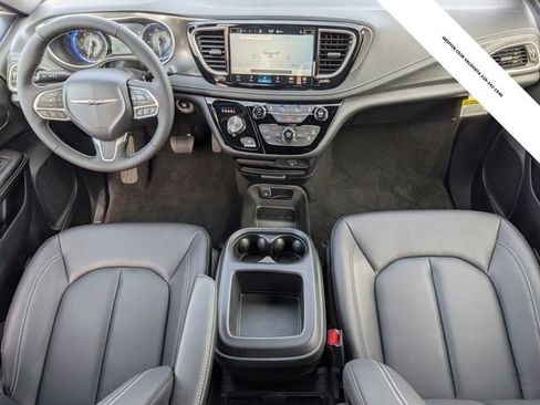 New 2026 Chrysler Pacifica Select FWD image 5