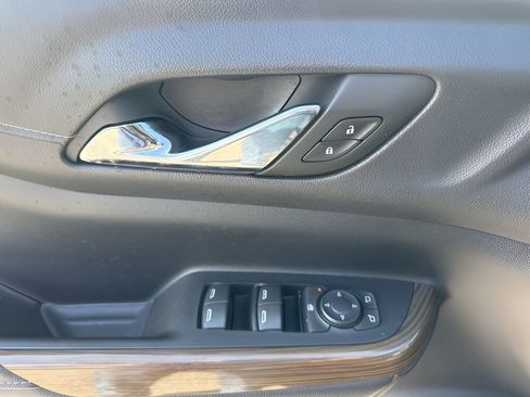 Used 2023 GMC Acadia SLE image 24