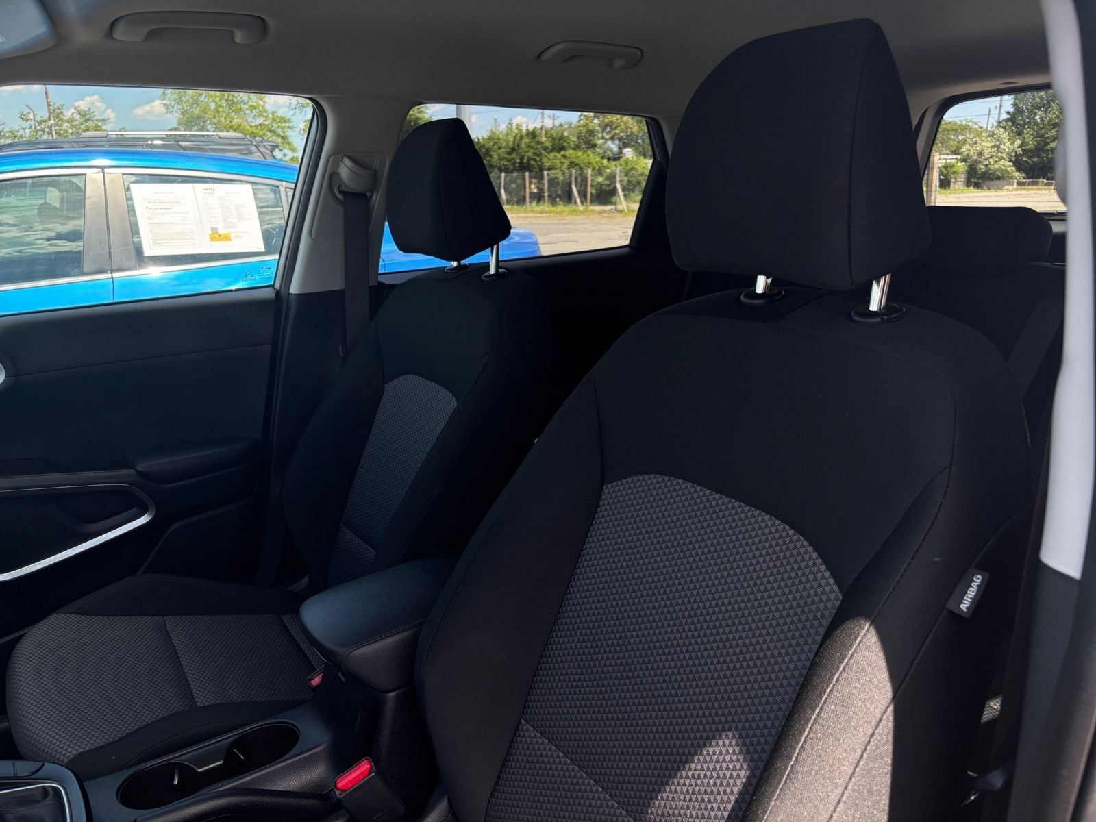 Used 2025 Kia Soul LX w/ LX Technology Package FWD image 30