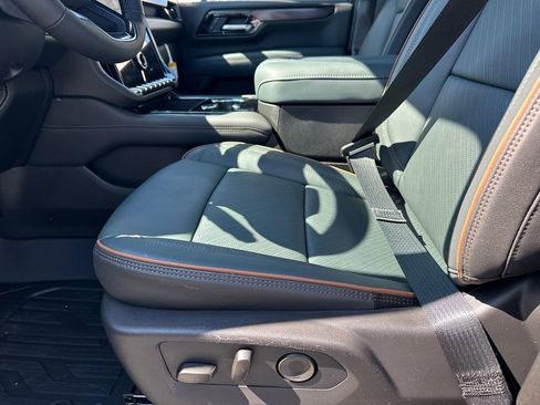 New 2026 GMC Yukon XL AT4 w/ AT4 Premium Package image 10