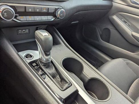 Used 2025 Nissan Altima 2.5 SV FWD image 12