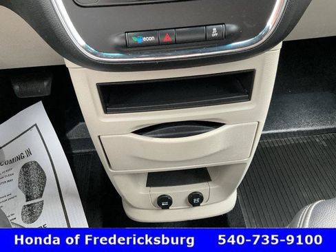 Used 2017 Dodge Grand Caravan SXT FWD image 38