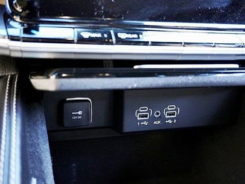 Used 2023 Jeep Wagoneer 2WD image 36