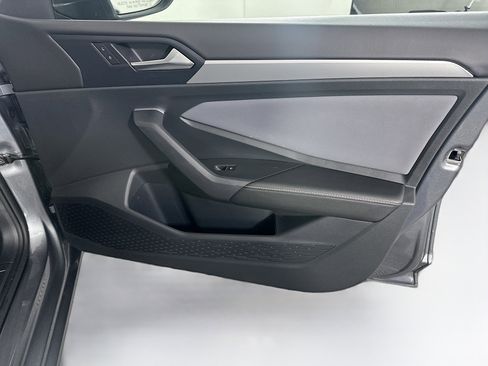 Used 2025 Volkswagen Jetta SE image 31