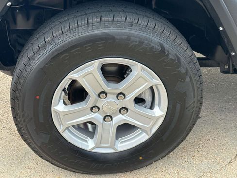 Used 2022 Jeep Wrangler Unlimited Sport image 4