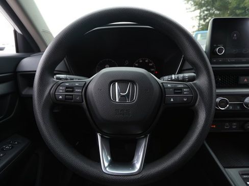 Used 2025 Honda CR-V EX image 11