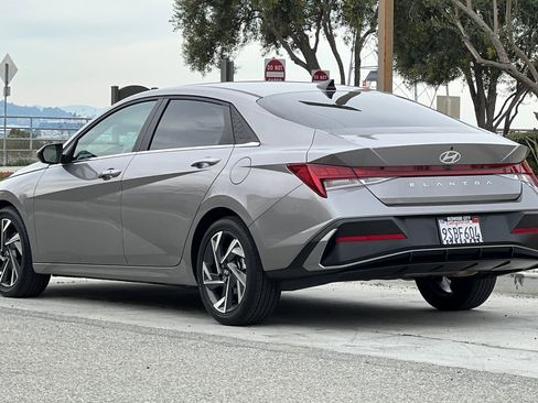 Used 2024 Hyundai Elantra SEL w/ Convenience Package image 6