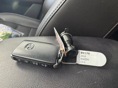 Used 2024 MAZDA CX-5 Signature AWD/4WD image 3