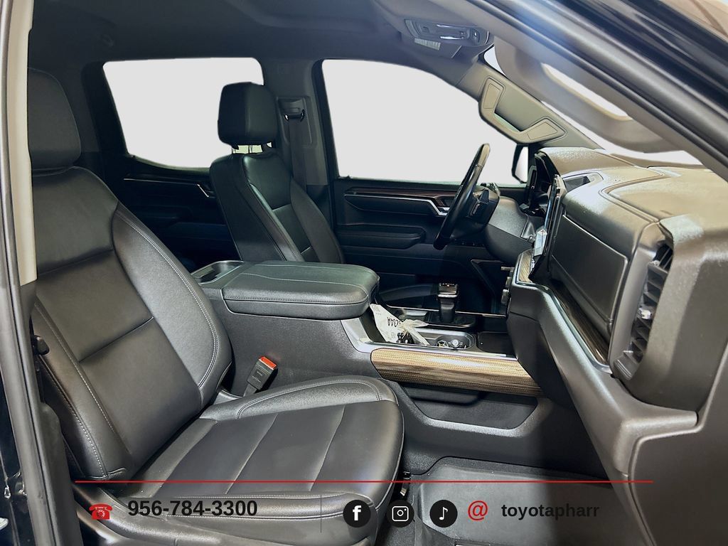Used 2025 Chevrolet Silverado 1500 LT Trail Boss w/ LT Trail Boss Premium Package AWD/4WD image 28