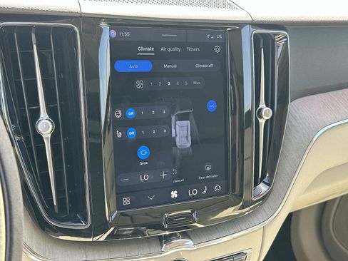 Certified 2023 Volvo XC60 B5 Plus AWD/4WD image 12