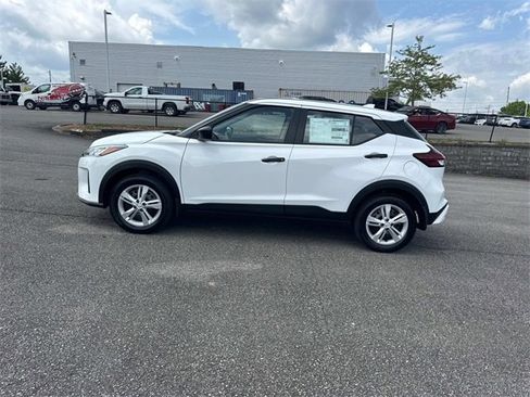 New 2025 Nissan Kicks Play S image 7