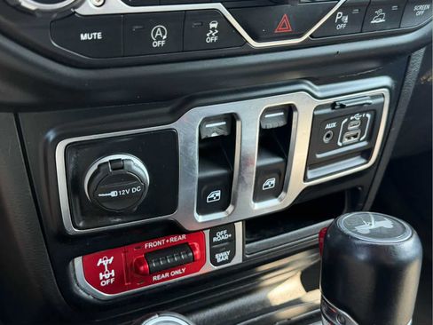 Used 2022 Jeep Wrangler Rubicon w/ LED Lighting Group AWD/4WD image 18