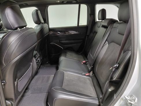 Used 2022 Jeep Grand Cherokee Altitude AWD/4WD image 39