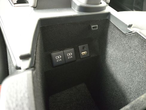 Used 2019 Toyota Avalon Limited image 28