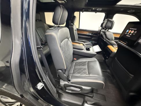 Used 2022 Jeep Grand Wagoneer Series III AWD/4WD image 23