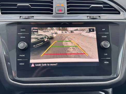Used 2020 Volkswagen Tiguan SE w/ Panoramic Sunroof Package image 13