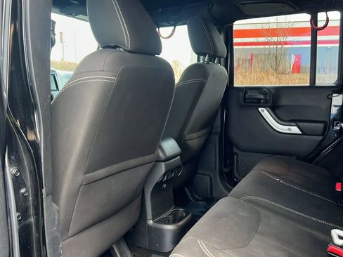 Used 2016 Jeep Wrangler Unlimited Sahara AWD/4WD image 12