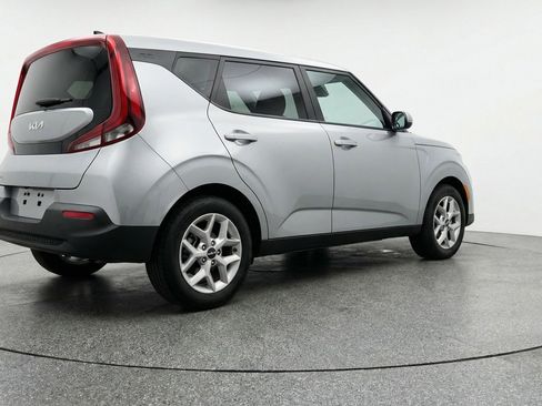 Used 2025 Kia Soul LX w/ LX Technology Package image 9