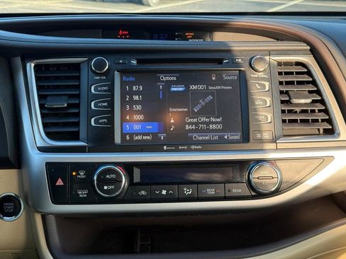 Used 2019 Toyota Highlander XLE image 15