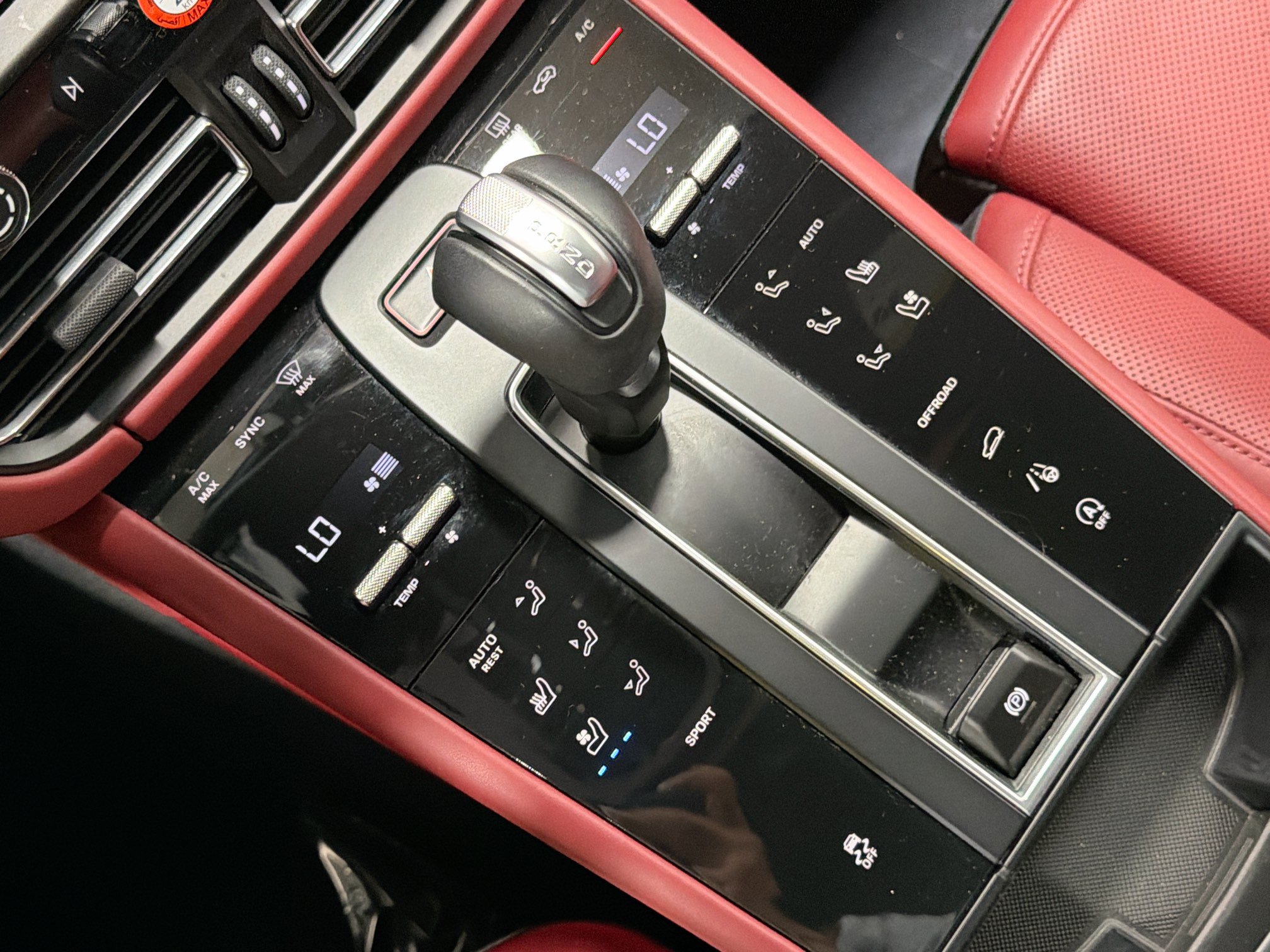 Certified 2026 Porsche Macan AWD/4WD image 28