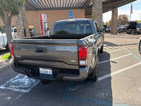 Certified 2022 Toyota Tacoma SR5 AWD/4WD image 8
