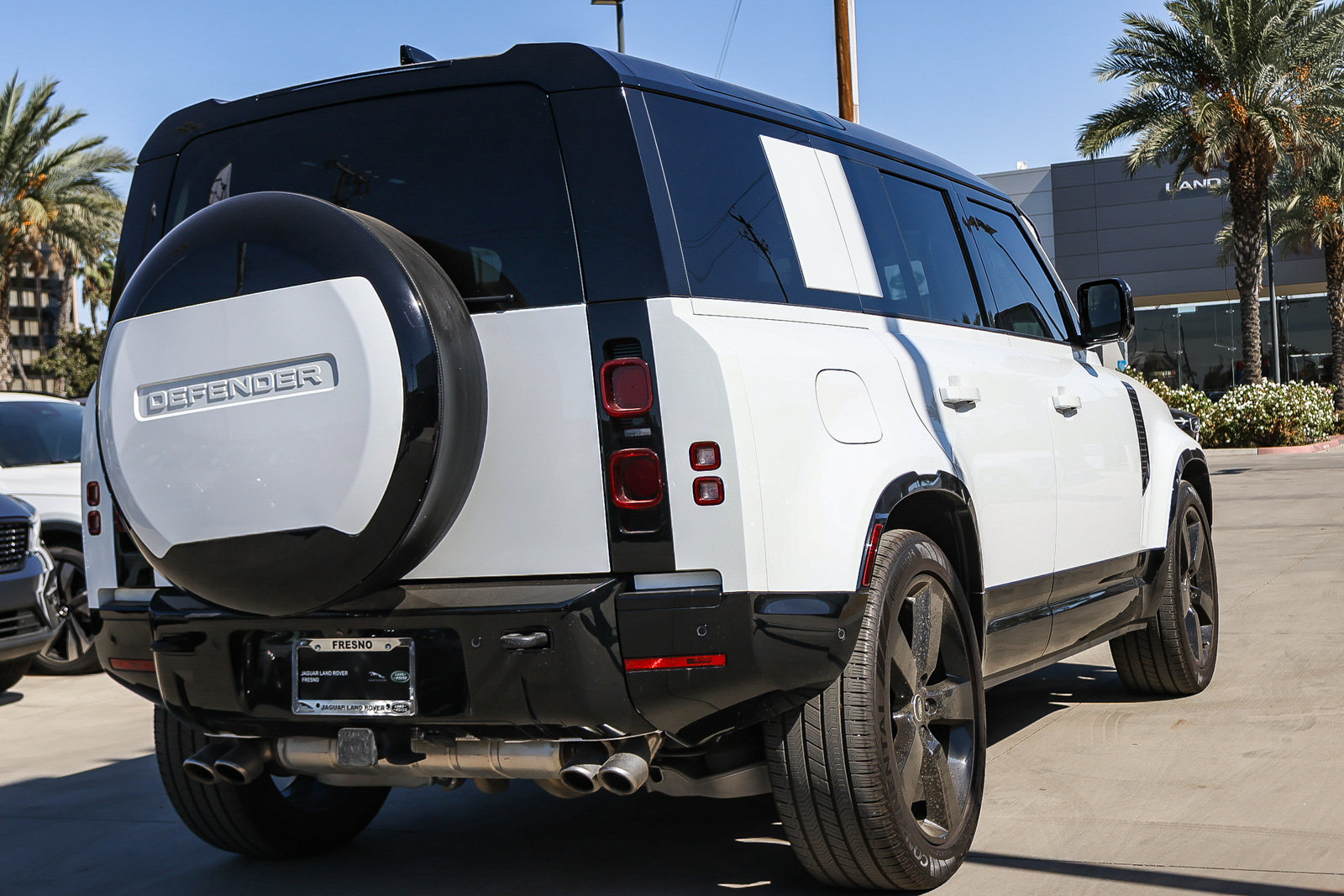Certified 2025 Land Rover Defender 110 X-Dynamic SE AWD/4WD image 5