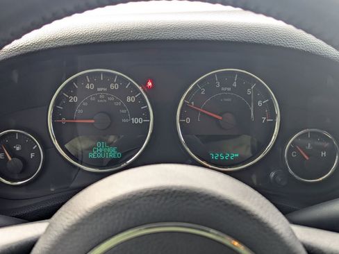 Used 2017 Jeep Wrangler Unlimited Sahara w/ Connectivity Group image 13