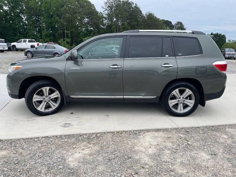 Used 2012 Toyota Highlander Limited w/ Tow Pkg AWD/4WD image 4