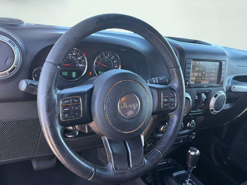 Used 2018 Jeep Wrangler Unlimited Sahara w/ Connectivity Group AWD/4WD image 17