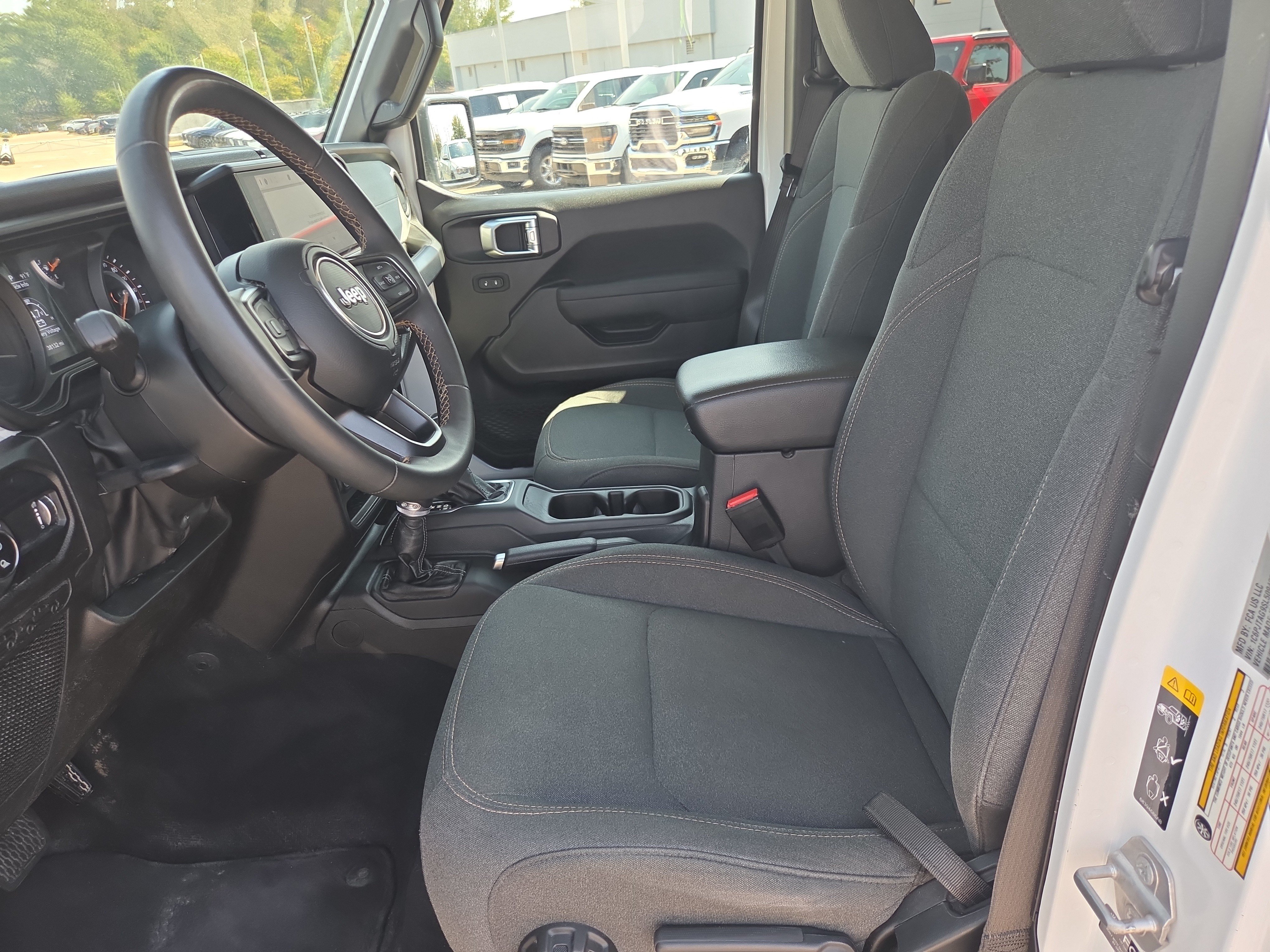Used 2025 Jeep Gladiator Sport AWD/4WD image 5
