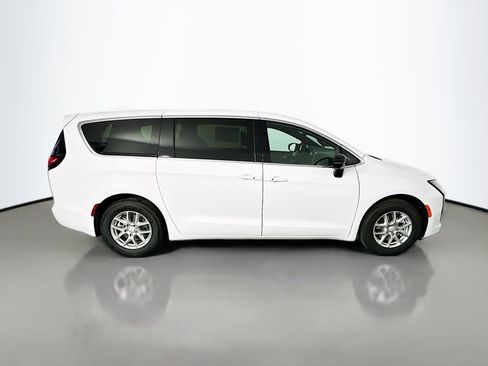 New 2027 Chrysler Pacifica Select FWD image 8