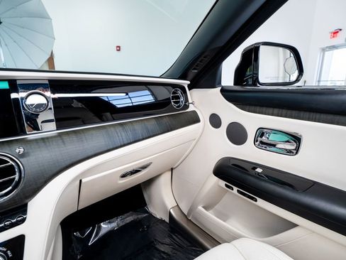 Used 2022 Rolls-Royce Ghost AWD/4WD image 38
