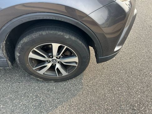 Used 2018 Toyota RAV4 XLE AWD/4WD image 9
